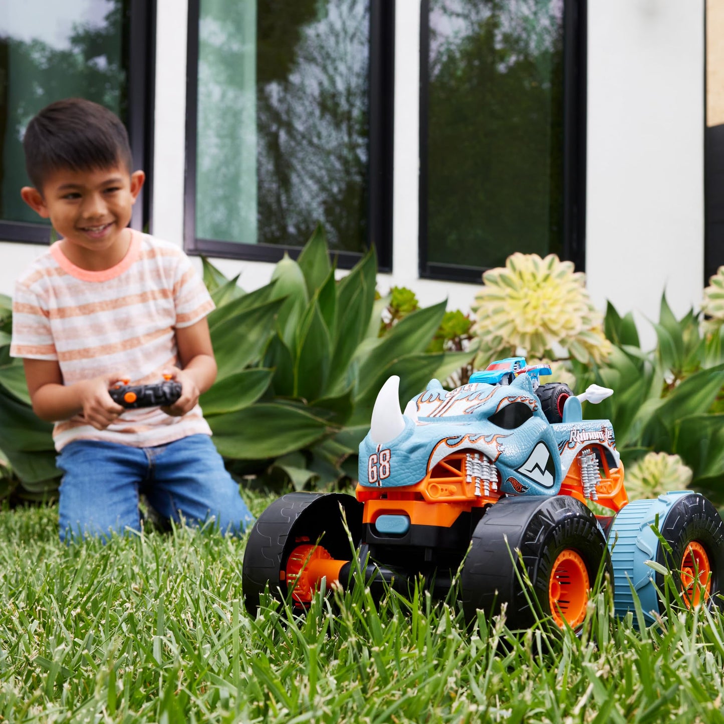 Hot Wheels Monster Trucks Remote Control Car, HW Transforming Rhinomite in 1:12 Scale with 1:64 Scale Race Ace Toy Truck, Converts into Launcher, Connects to Orange Track, HPK27