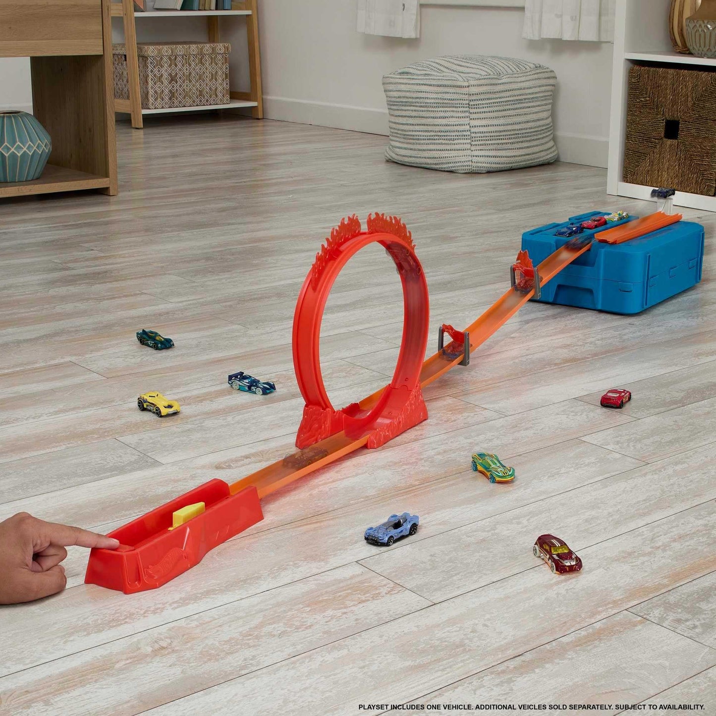 Hot Wheels Toy Car Track Set, Track Builder Playset Flame Stunt Pack with 16 Component Parts & 1:64 Scale Vehicle in Modular Storage Container, HMC04